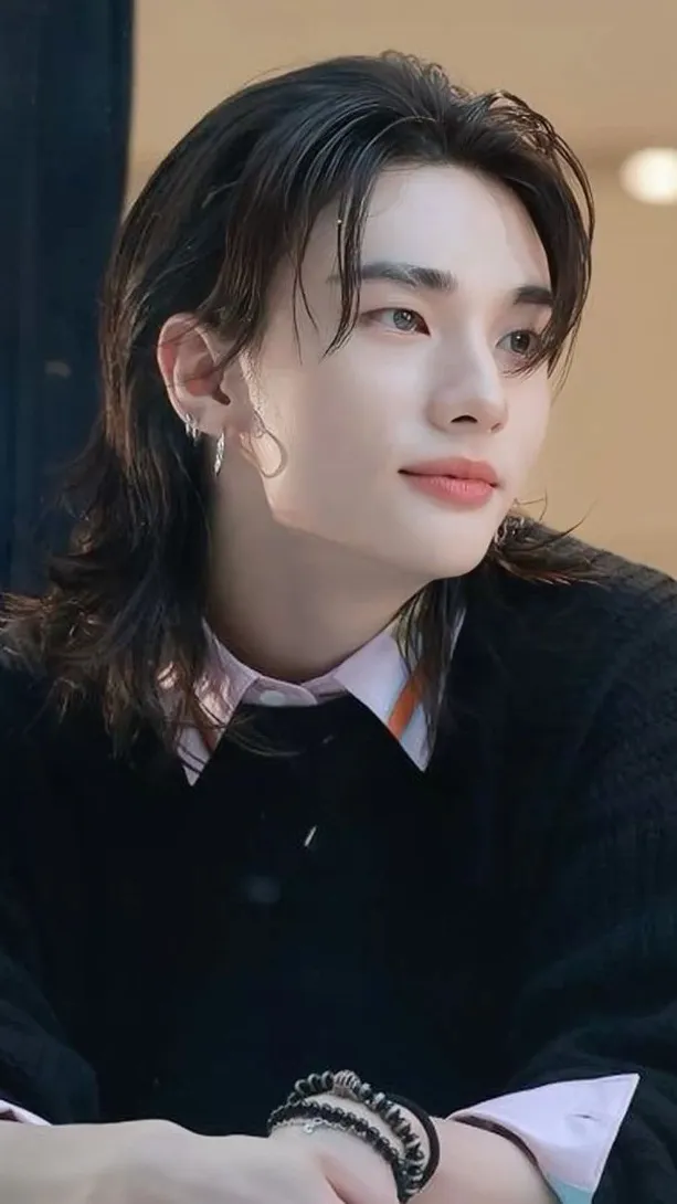 ai character: Hyunjin background