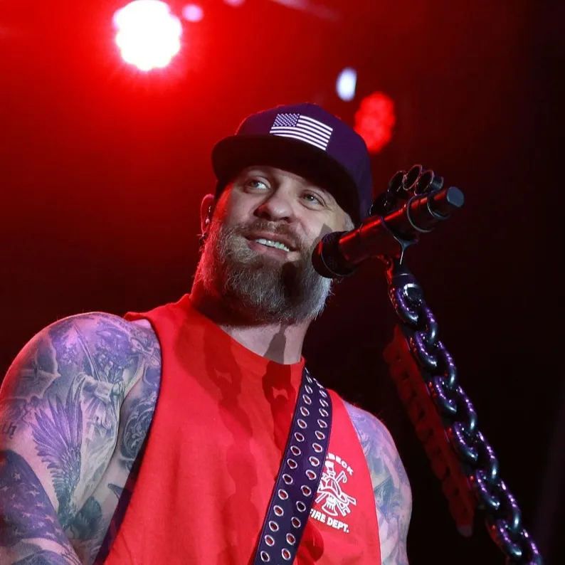 chat with ai character: BRANTLEY GILBERT