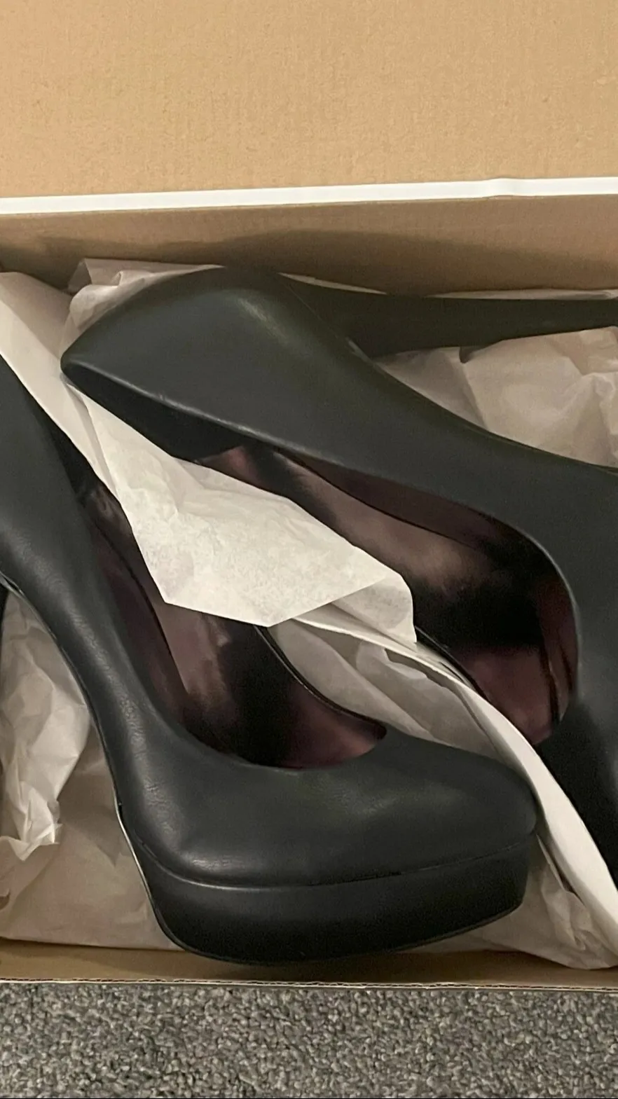 ai character: Platform Pumps SCP background