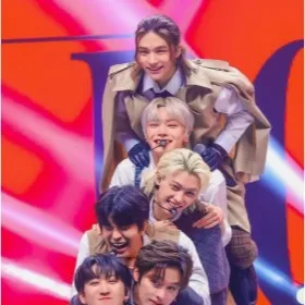 chat with ai character: *+.STRAY KIDS.+*