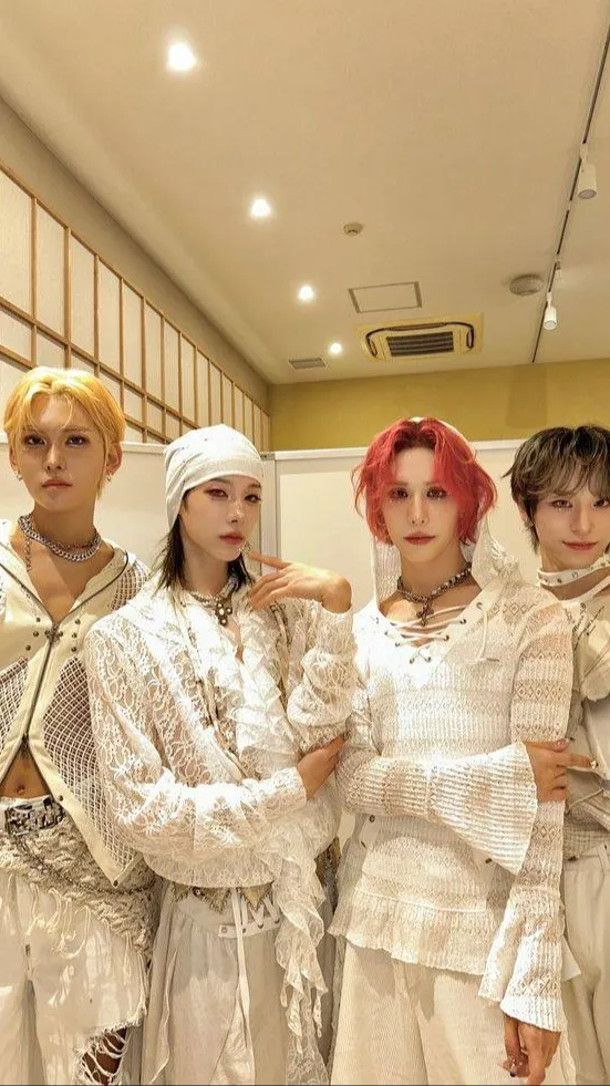 ai character: xlov sad background