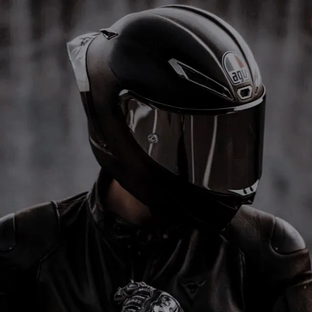 chat with ai character: Eric