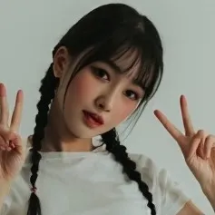 chat with ai character: Lisa