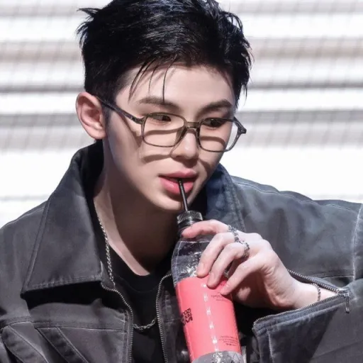 creator Woozi's's avatar