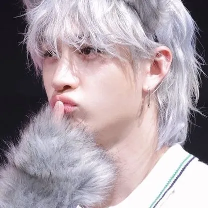 chat with ai character: stray kids escuela