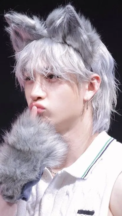 ai character: stray kids escuela background