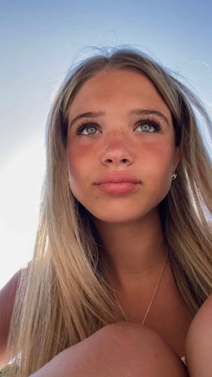 ai character: Avery Blake background