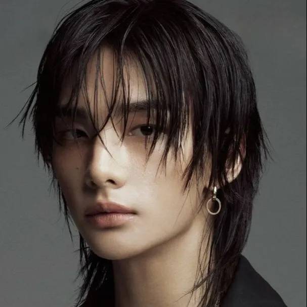 chat with ai character: Hwang Hyunjin