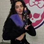 chat with ai character: Daniela