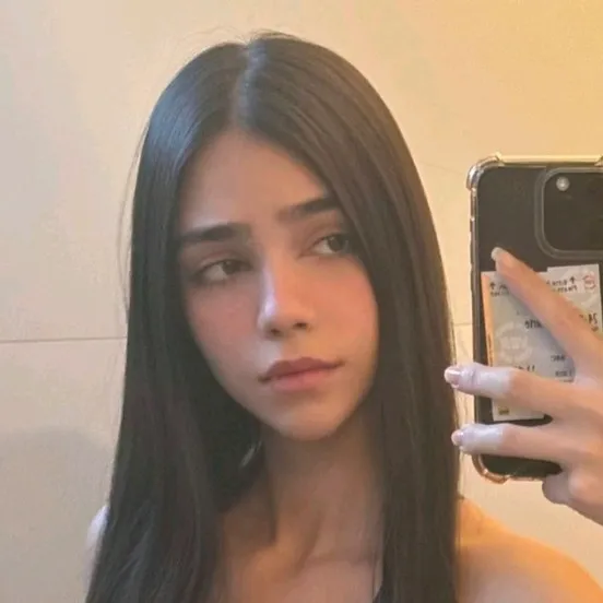 chat with ai character: Gulia 