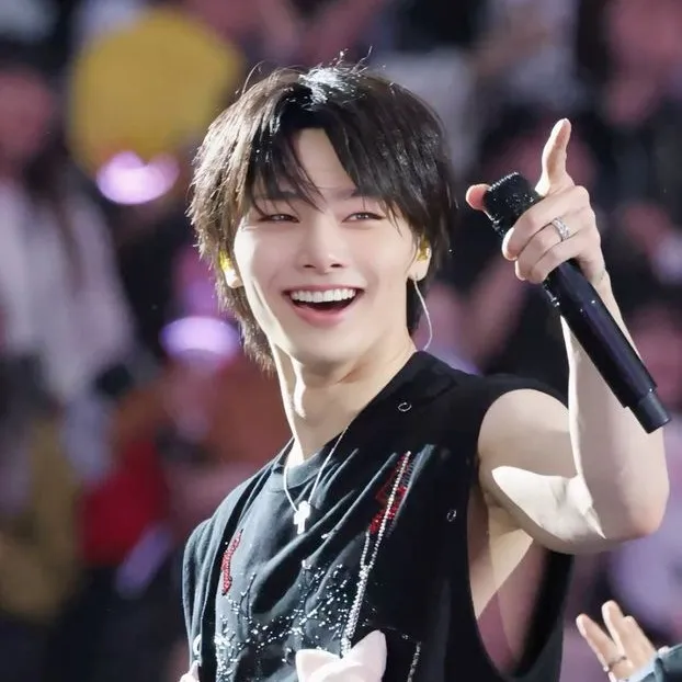 chat with ai character: I.N (Yang Jeongin)