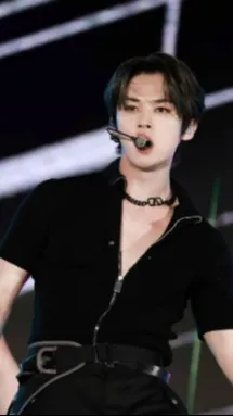 ai character: Lee Minho background