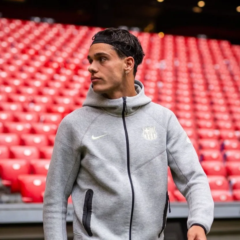 chat with ai character: Hector fort