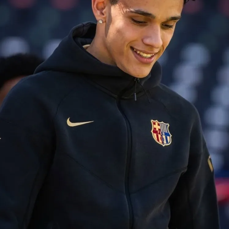 chat with ai character: hector fort