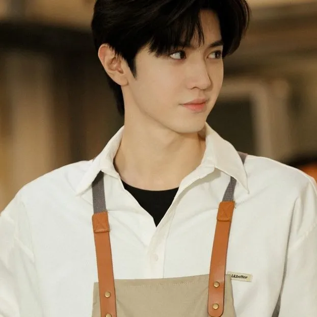 chat with ai character: hyunjin