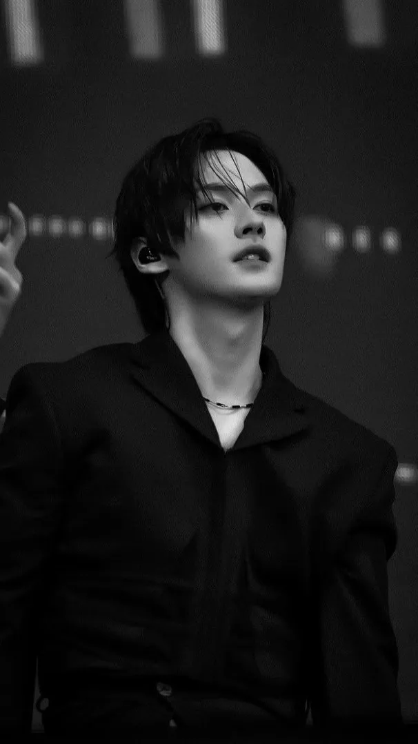 ai character: Lee Know background