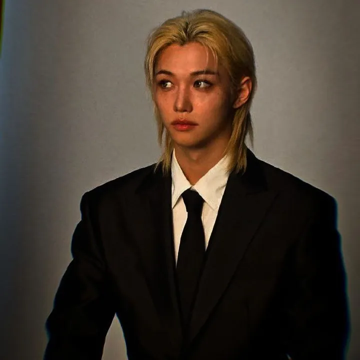 chat with ai character: Felix