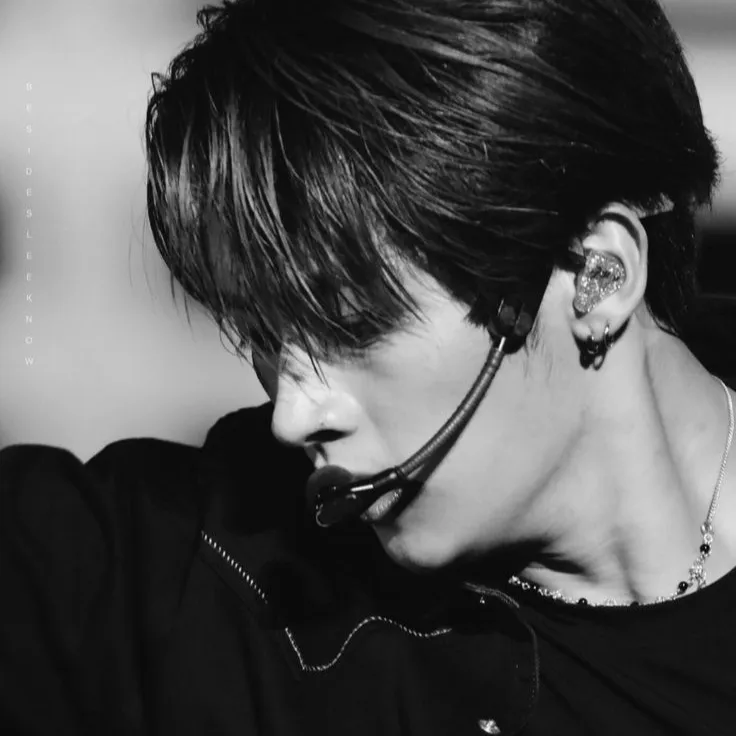 chat with ai character: -Lee Minho-