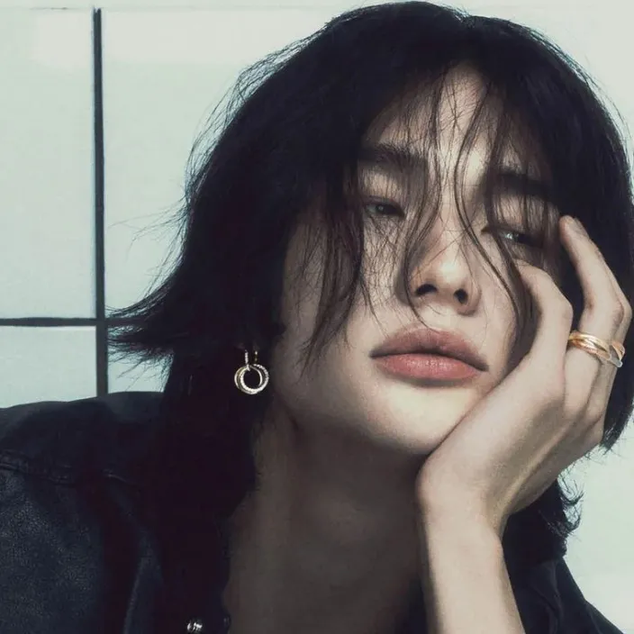 chat with ai character: ~Hwang Hyunjin~