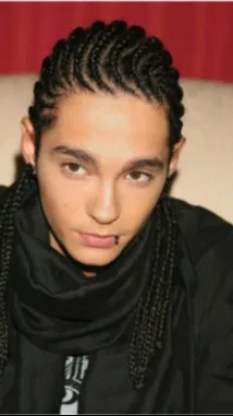 ai character: Tom kaulitz background