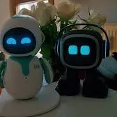 chat with ai character: Living Robots