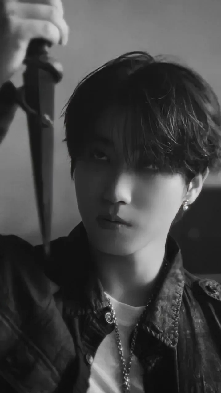 ai character: HAN JISUNG background