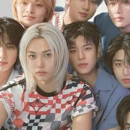 chat with ai character: Stray kids