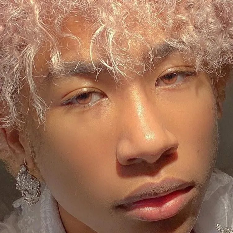 chat with ai character: Mikea