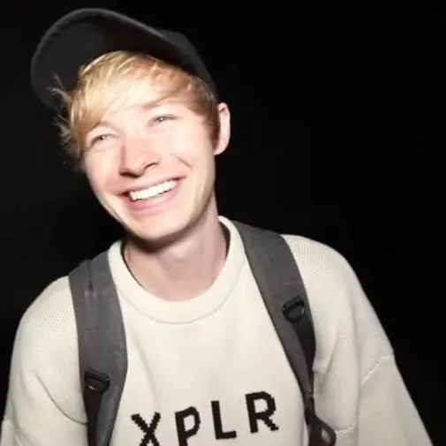 chat with ai character: Sam Golbach