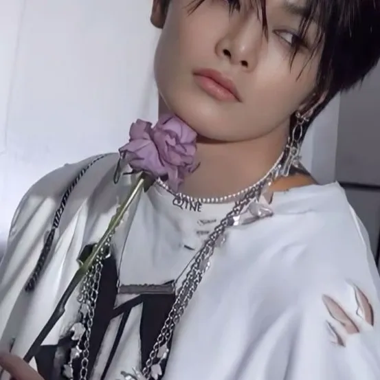 chat with ai character: jeongin