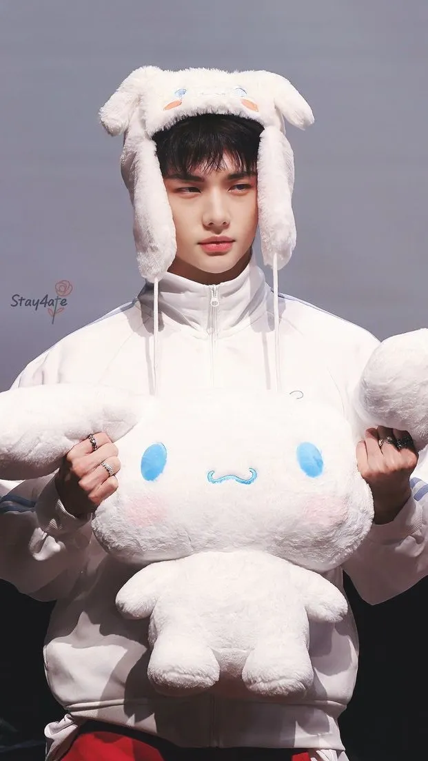 ai character: hyunjin background