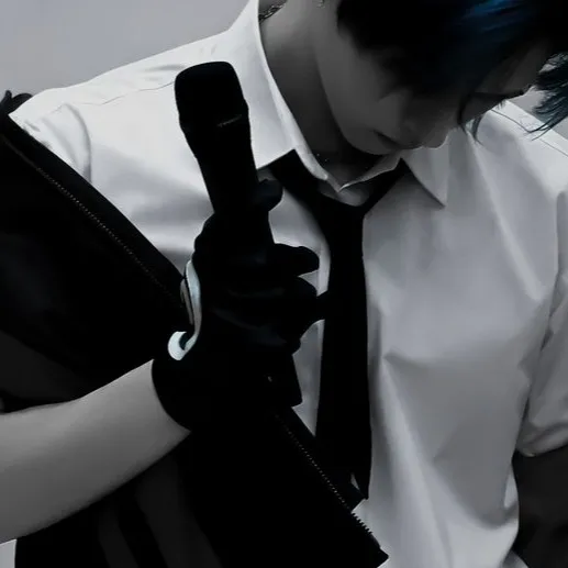 chat with ai character: lee know