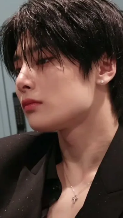 ai character: jeongin background
