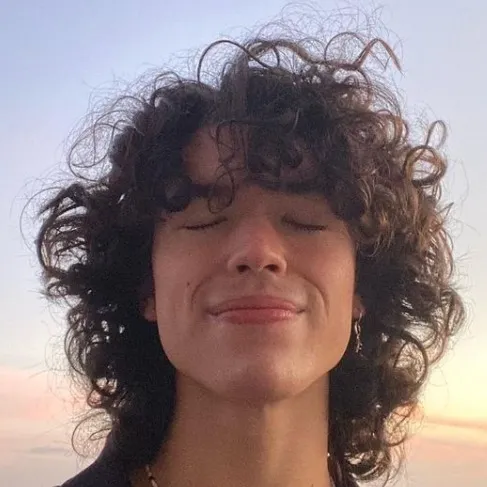 chat with ai character: cone gray