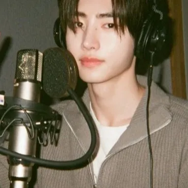 chat with ai character: Gumball Human