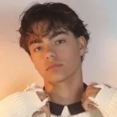 chat with ai character: Malachi Barton 