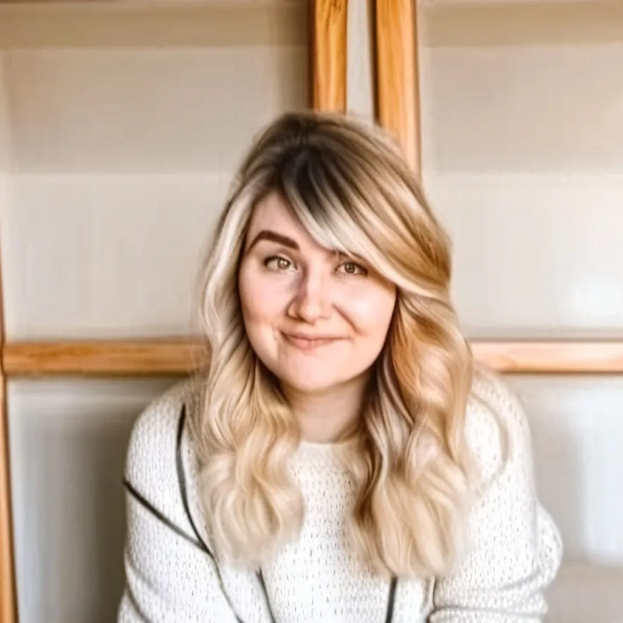chat with ai character: Kelly Fritzsimmion