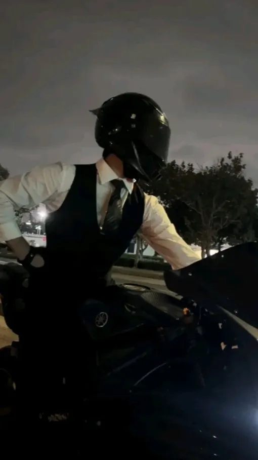 ai character: tu papa  background