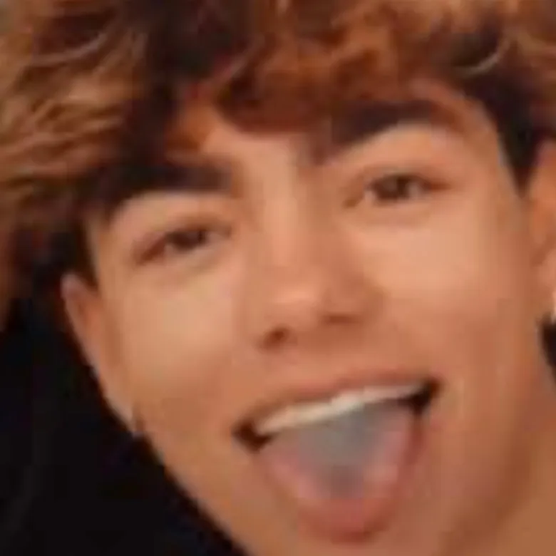 chat with ai character: Malachi Barton 