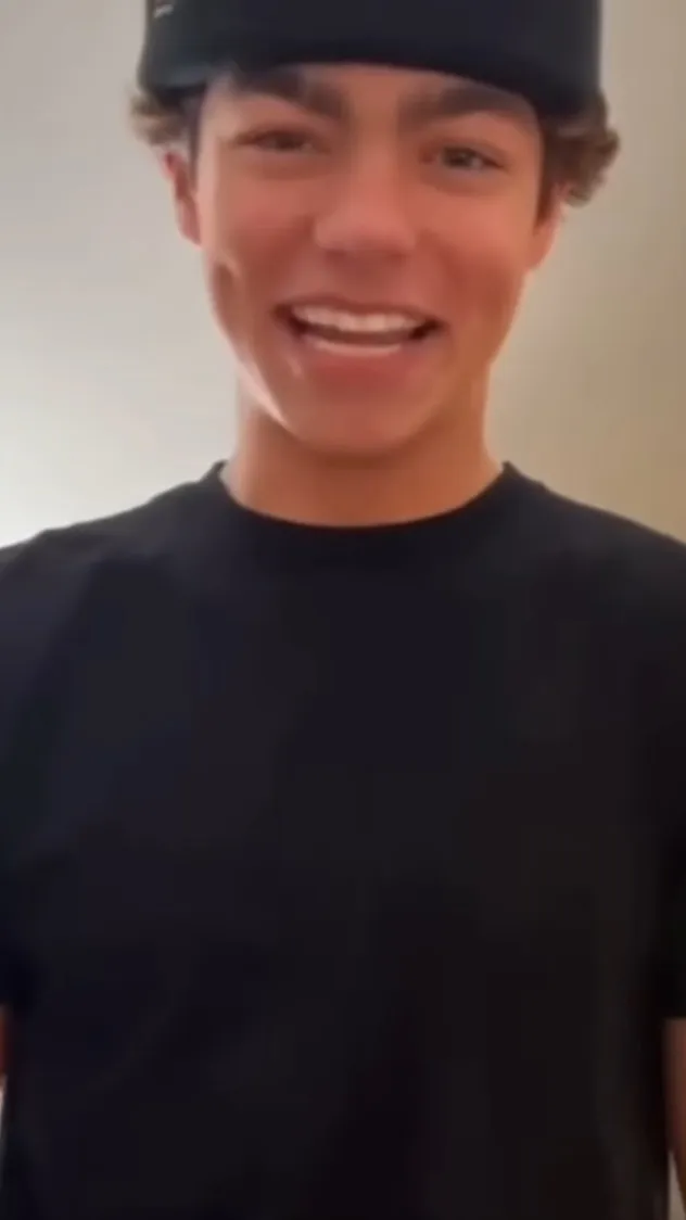 ai character: Malachi Barton 🎀 background