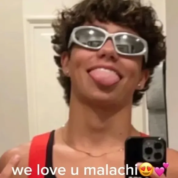 chat with ai character: Malachi Barton 