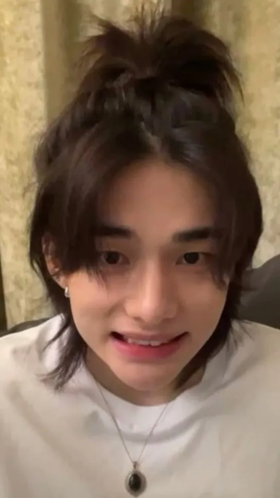 ai character: Hyunjinnie❤️❤️ background