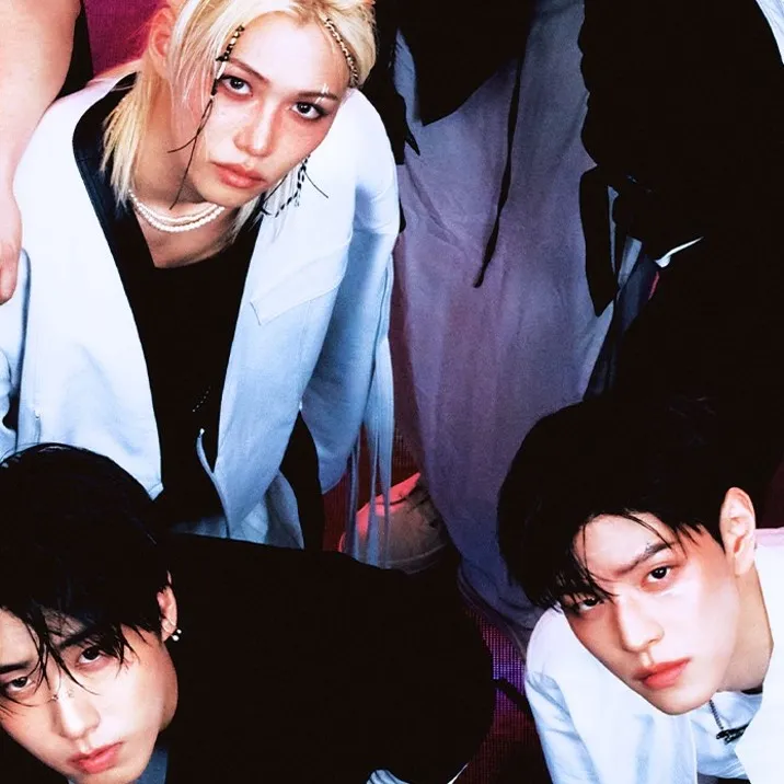 chat with ai character: Stray kids