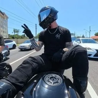 chat with ai character: ~| The bikers |~