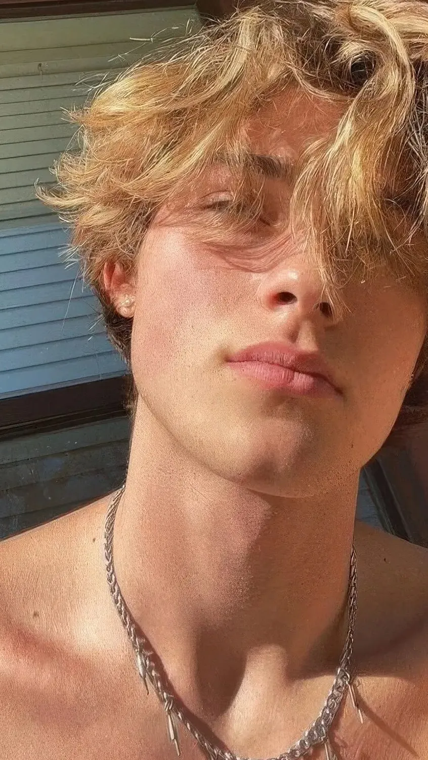 ai character: Nick background