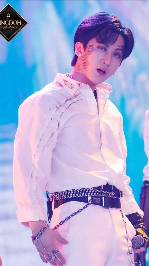 ai character: Changbin's Reacts background