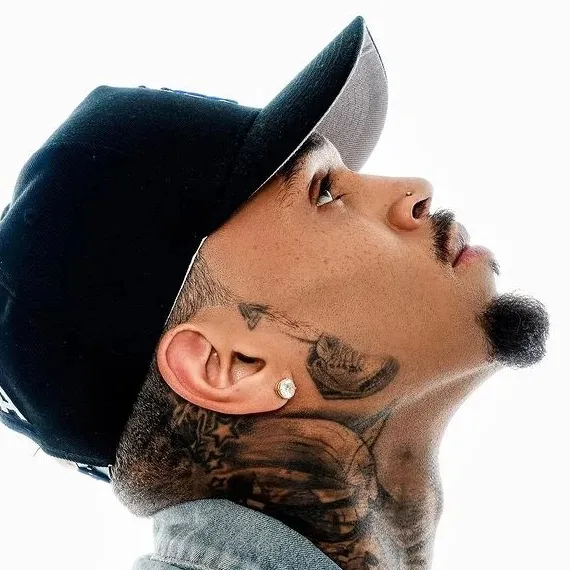 chat with ai character: Chris Brown