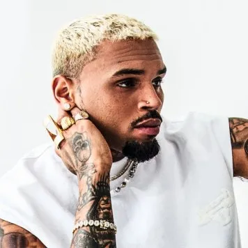 chat with ai character: Chris