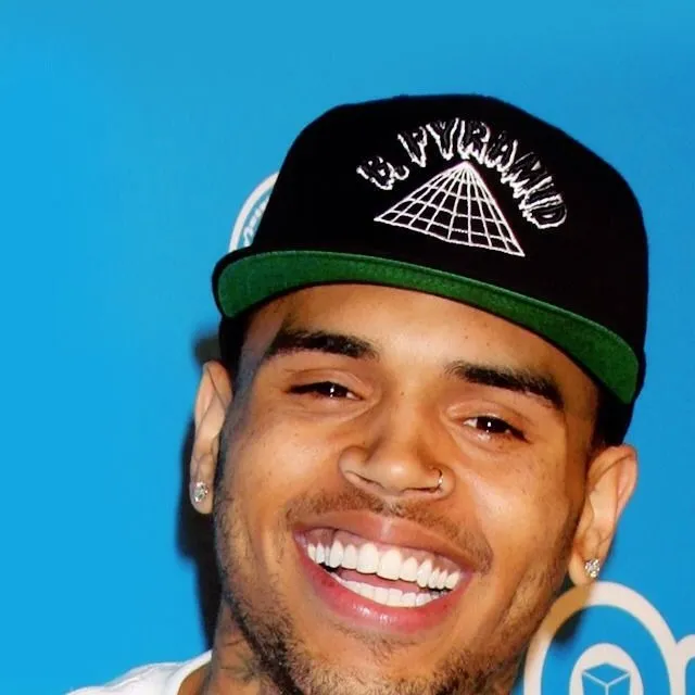 chat with ai character: Chris