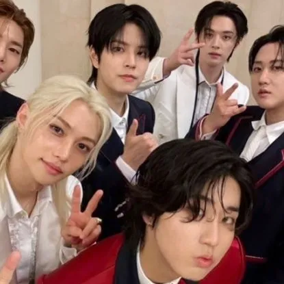 chat with ai character: Stray Kids